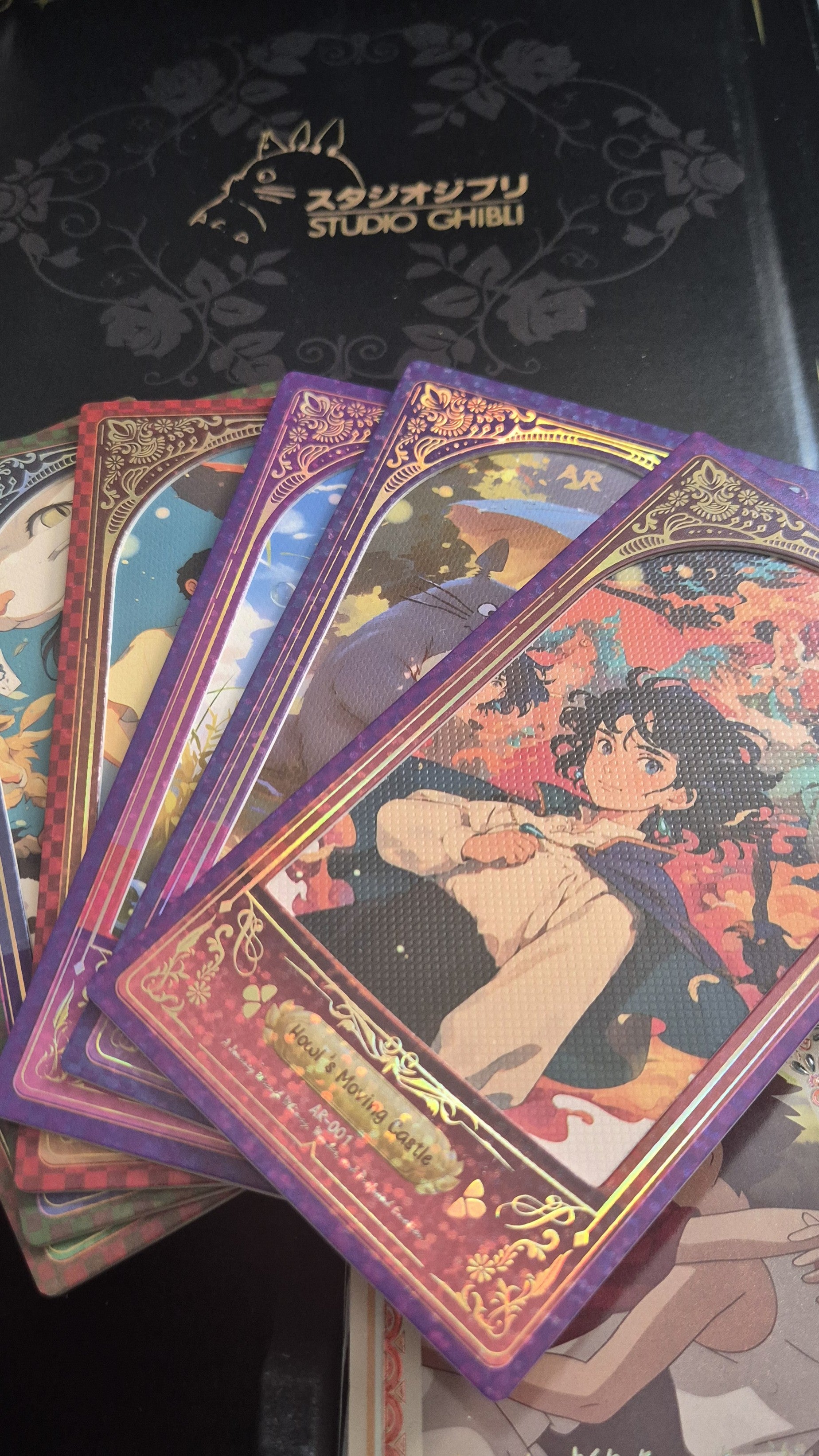 Cartes de Collection Anime Studio Ghibli – Voyage Enchanté Miyazaki avec Chihiro, Totoro et Le Château dans le Ciel – CCG Collector